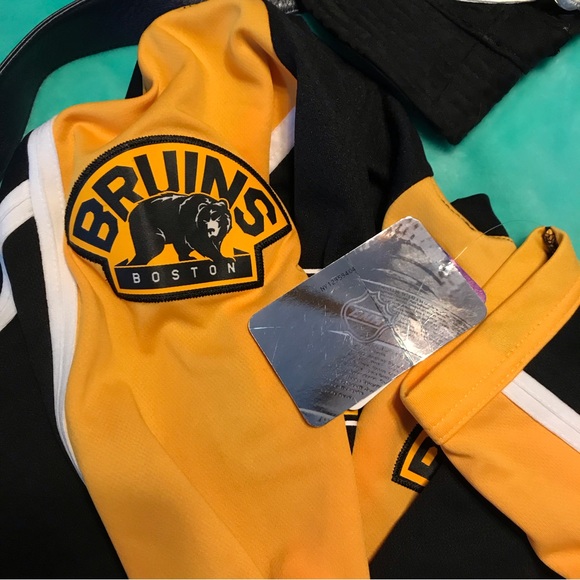 Men's NHL Boston Bruins Patrice Bergeron 37 Player Jersey NWT Size M - Picture 3 of 4